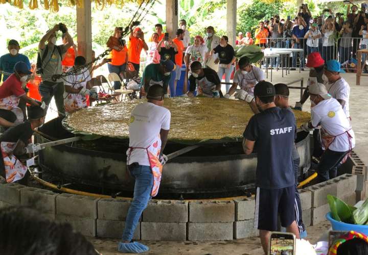 Panamá logró el Récord Guinnes del patacón más grande del mundo