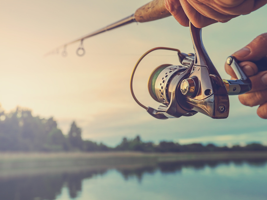 ¿Cómo preparar las cañas de pesca para el almacenamiento?